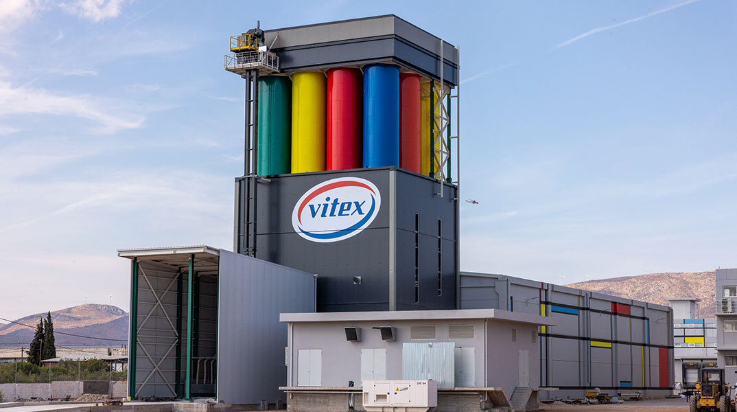 Η Vitex αλλάζει το τοπίο στην Οικοδομή με τον «Χρωμόπυργο», τη νέα υπερσύγχρονη μονάδα παραγωγής κονιαμάτων 