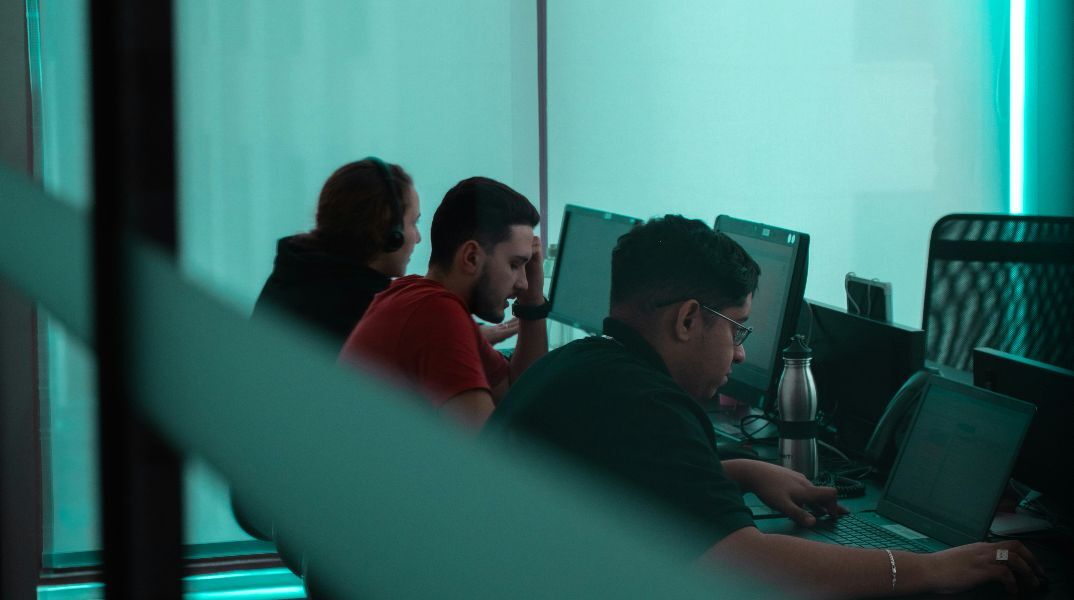 Eurostat: 1 στους 5 Έλληνες δουλεύει πάνω από 45 ώρες την εβδομάδα