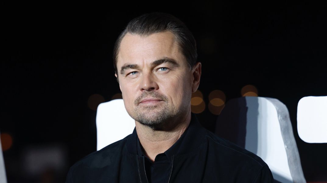 Ο Λεονάρντο Ντι Κάπριο σε «πρώιμες» συζητήσεις για να πρωταγωνιστήσει στο «Heat 2» - Η ταινία προχωρά με τον Μάικλ Μαν, για γυρίσματα το 2026.