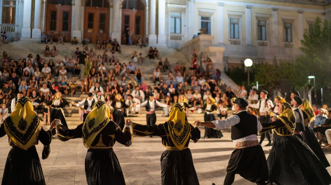 Μαρία Μπουγιέση: Ο ελληνικός χορός κρατάει έναν ομαδικό χαρακτήρα και συνδέει τους ανθρώπους