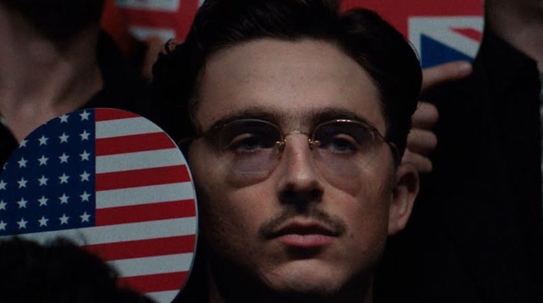 Ο Τιμοτέ Σαλαμέ εντυπωσίασε με την ερμηνεία του στη νέα ταινία του Τζος Σάφντι, Marty Supreme © A24