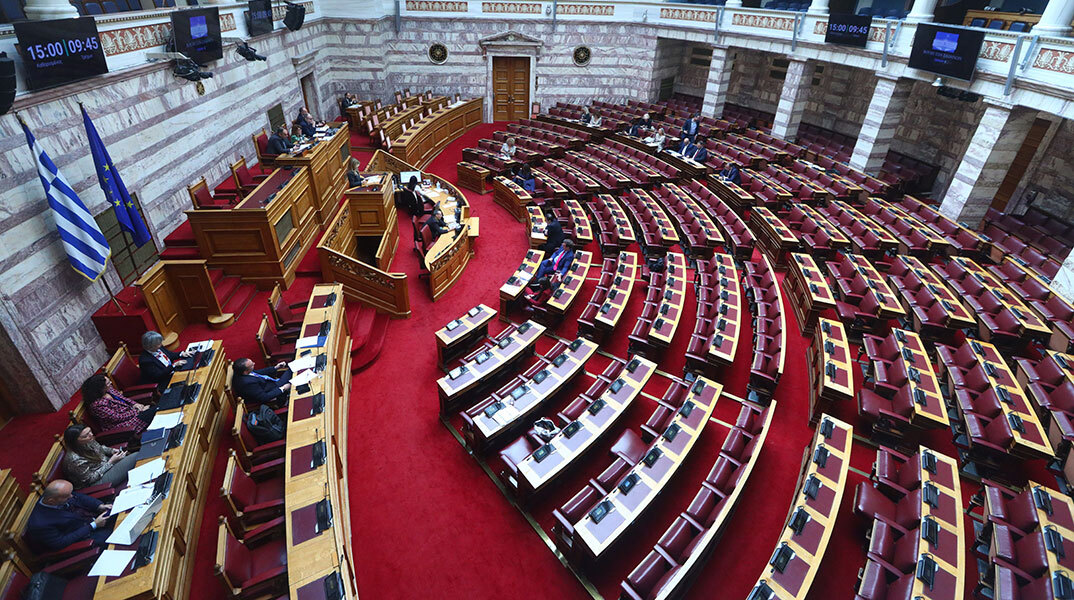 Με το κεφάλι χωμένο στην άμμο