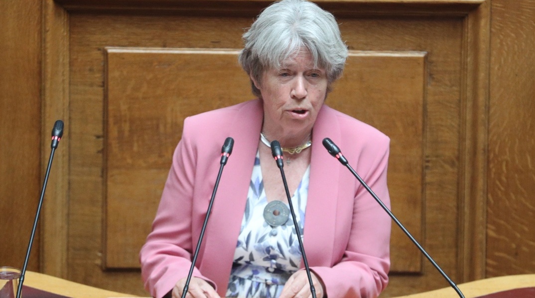 Αθηνά Λινού