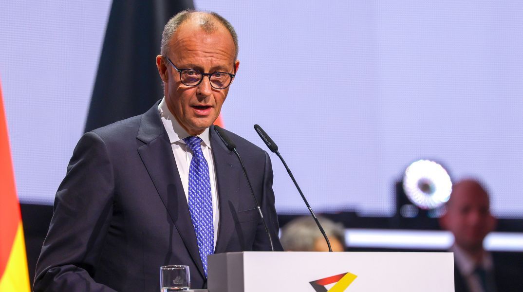 Η Γερμανία καταργεί την ταχεία πολιτογράφηση, σηματοδοτώντας αυστηρότερη στάση στη μετανάστευση και αλλαγή πολιτικού κλίματος.