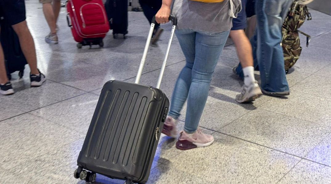 Αεροδρόμια: Τέλος οι σφραγίδες στα διαβατήρια - Πώς θα γίνονται πλέον οι έλεγχοι