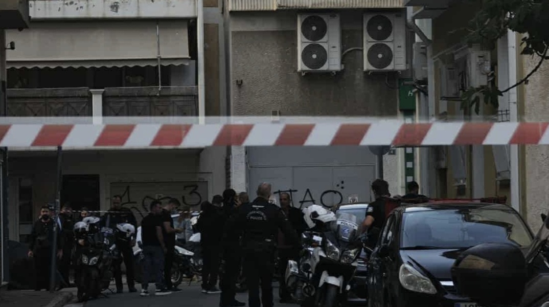 Άγρια δολοφονία στον Άγιο Παντελεήμονα: Τέσσερις οι δράστες - Γείτονες κάλεσαν το «100»