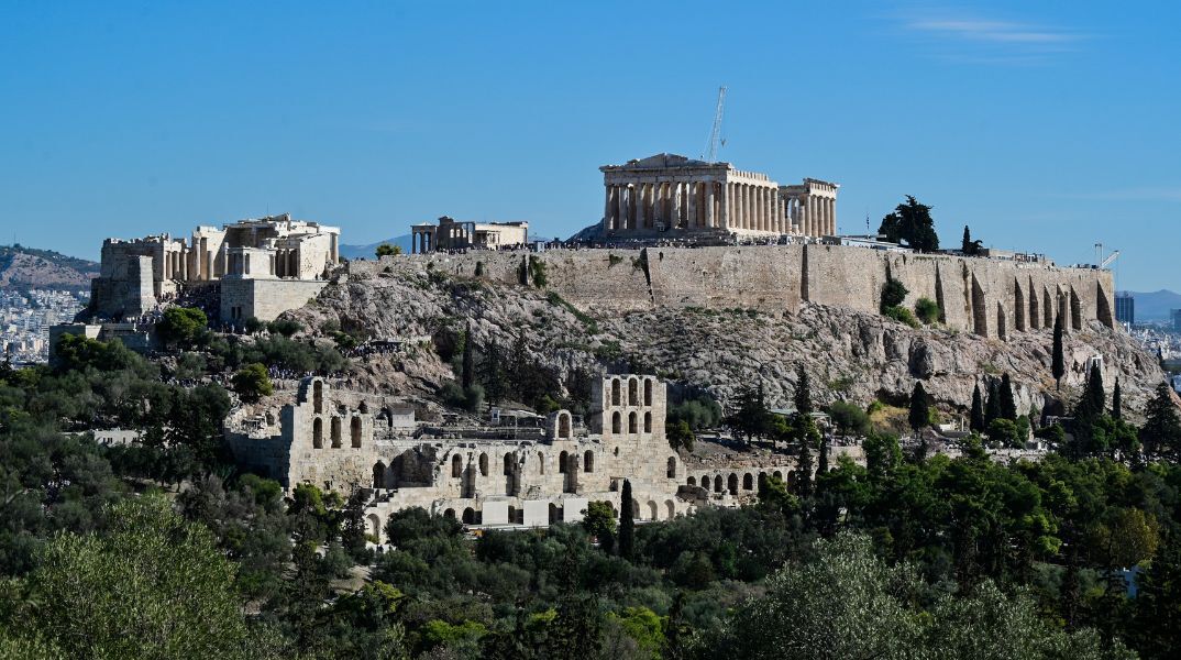 Η Ακρόπολη ξανά χωρίς σκαλωσιές - Μοναδικές εικόνες μετά από 15 χρόνια - Άρθηκαν οι κατασκευές από τη δυτική πλευρά του Παρθενώνα, πάνω από το Ηρώδειο.