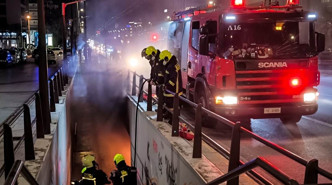 Δείτε εικόνες από τη φωτιά σε υπόγεια διάβαση στη Λεωφόρο Συγγρού