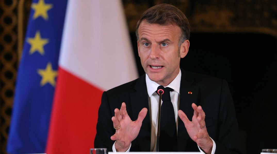 Γαλλία: Ο Εμανουέλ Μακρόν τερματίζει το πενθήμερο σασπένς και ανακοινώνει τον νέο πρωθυπουργό  μετά την παραίτηση Λεκορνί - Διαβουλεύσεις για μη κατάθεση μομφής