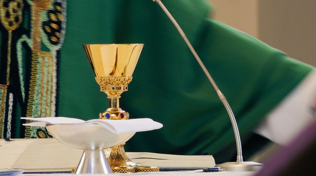 Η Καθολική Εκκλησία της Κένυας αντικαθιστά το κρασί λειτουργίας, αφού το παλιό πωλούνταν σε μπαρ, χάνοντας τον ιερό του χαρακτήρα.