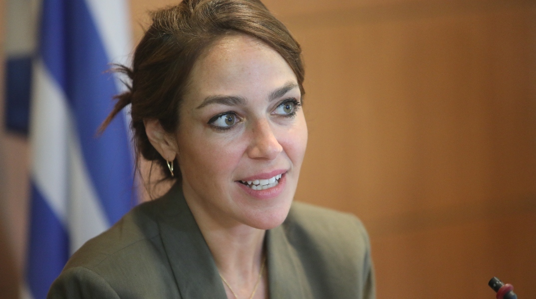 Η Δομνα Μιχαηλίδου σε μία διαφορετική συνέντευξη 