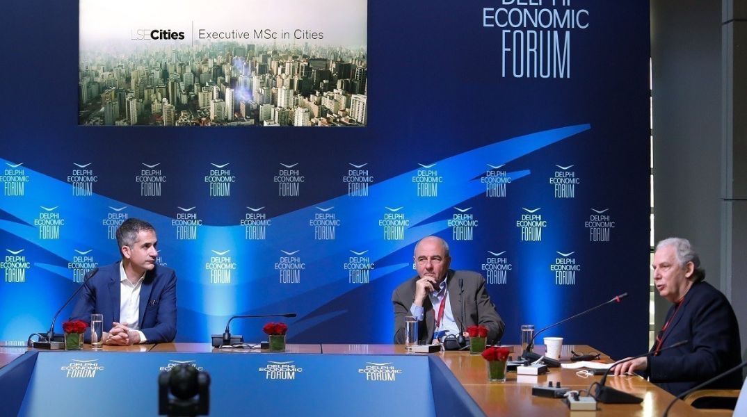 Ο Ρίκι Μπαρντέτ βλέπει την Αθήνα αλλιώς