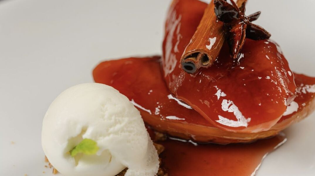 Γλυκό κυδώνι με κόκκινο κρασί 