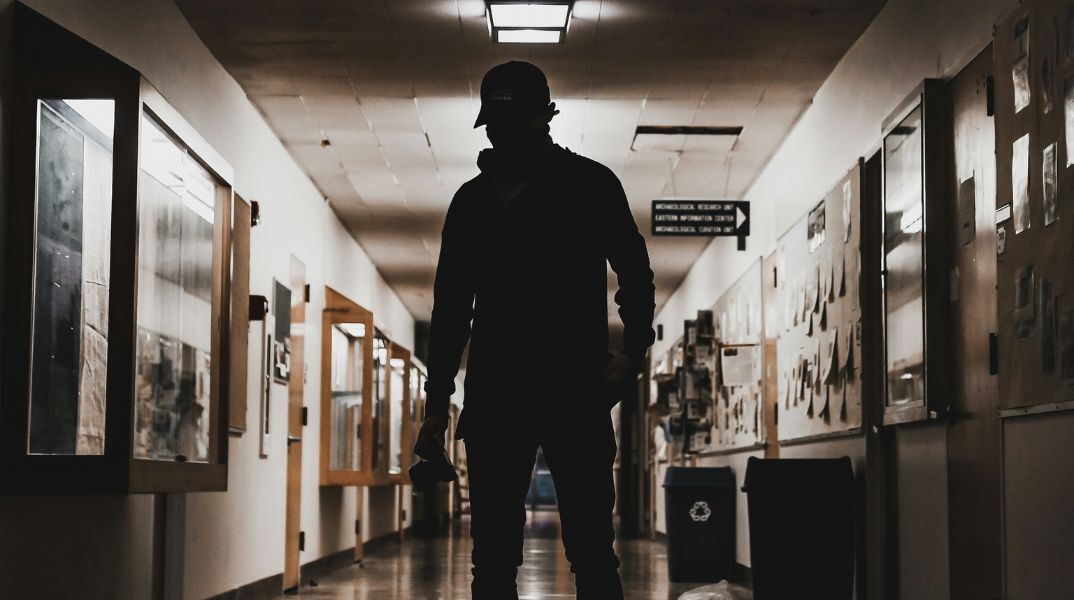 Χώροι εποπτευόμενης χρήσης τοξικών ουσιών : Από την περιθωριοποίηση στην αξιοπρέπεια