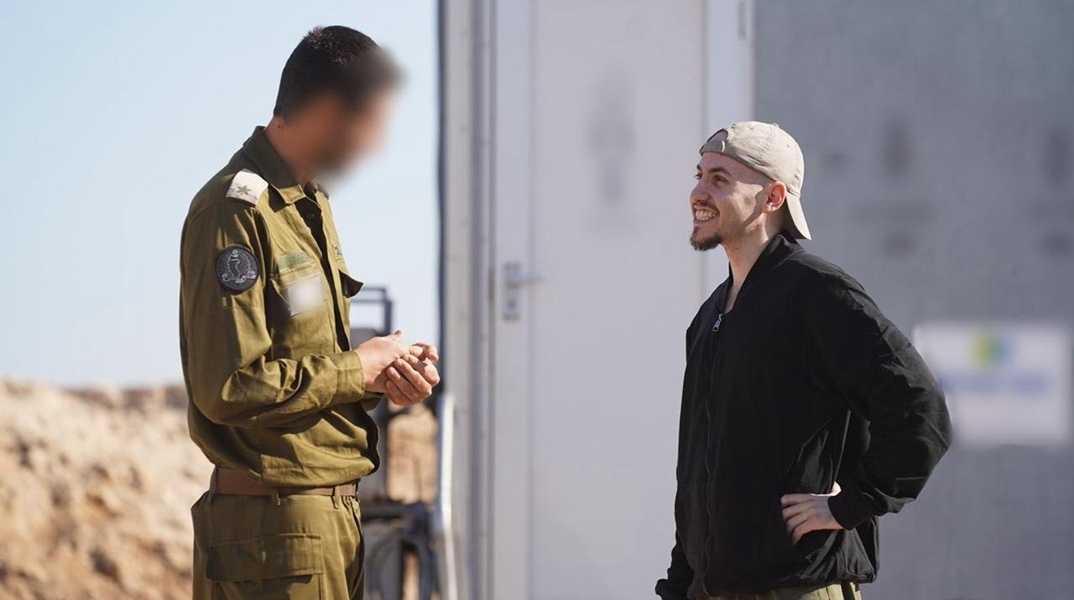 Όμηρος μετά την απελευθέρωσή του από τη Χαμάς