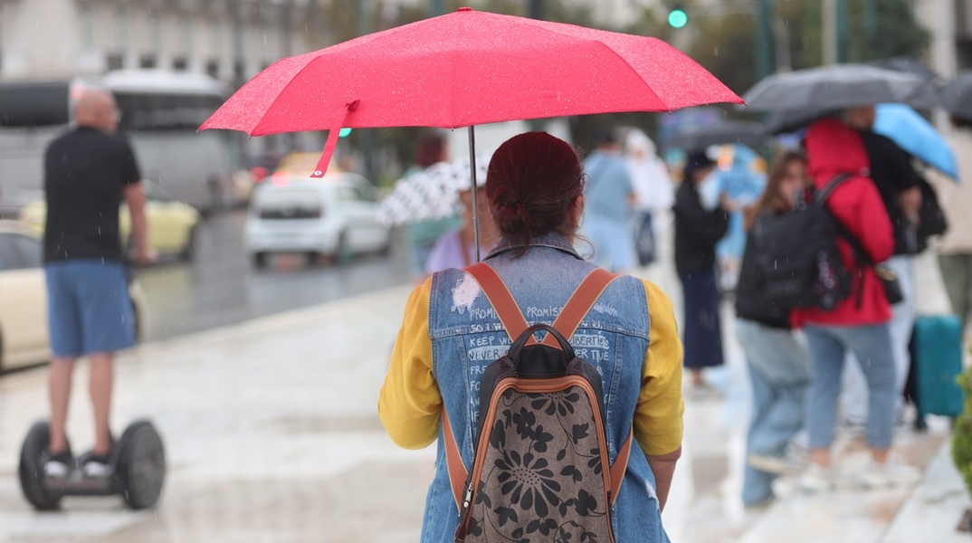 Γυναίκα με ομπρέλα 