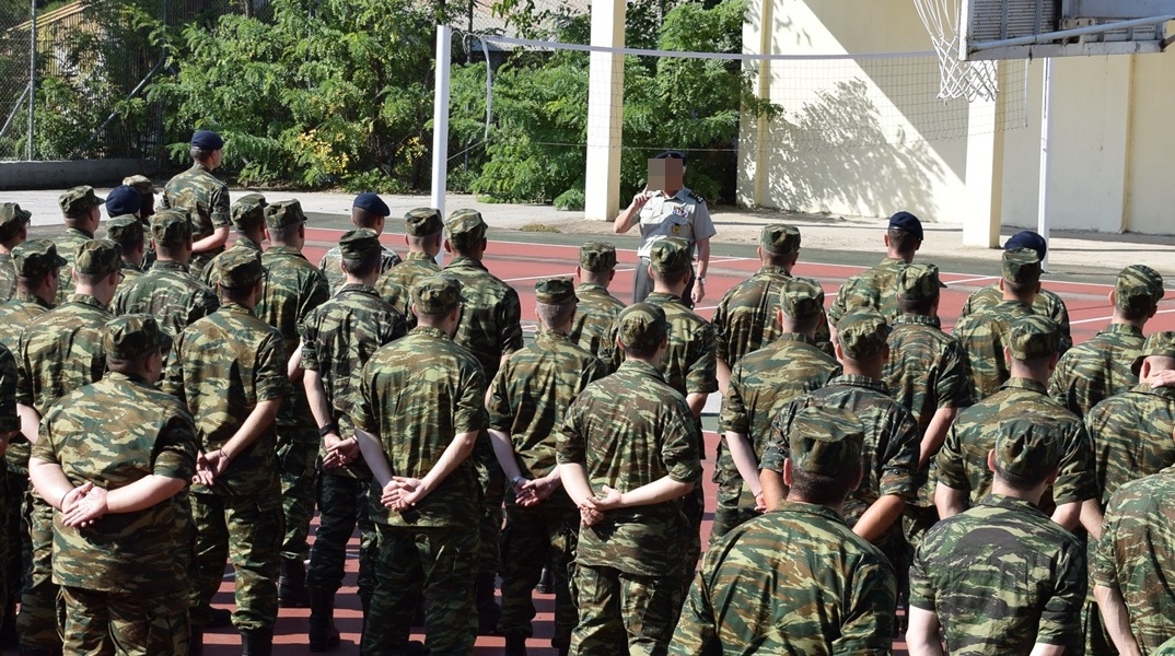 Στρατιώτες