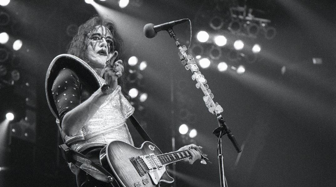 Έις Φρίλεϊ - Kiss: Ο «Spaceman» στην ροκ αιωνιότητα