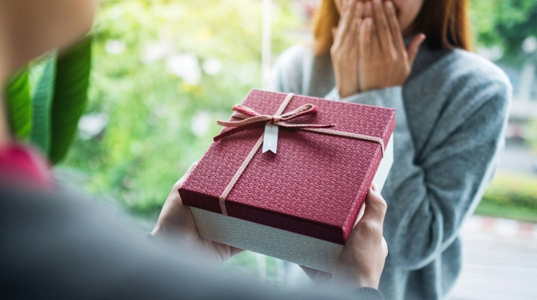 Ποιοι γιορτάζουν σήμερα 19 Οκτωβρίου 2025; Το εορτολόγιο της Athens Voice σου τους θυμίζει. Μην ξεχάσεις να τους δώσεις τις καλύτερες ευχές σου!