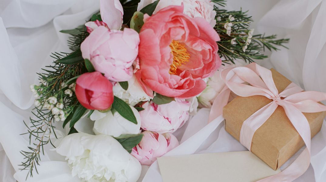 Ποιοι γιορτάζουν σήμερα 20 Οκτωβρίου 2025; Το εορτολόγιο της Athens Voice σου τους θυμίζει. Μην ξεχάσεις να τους δώσεις τις καλύτερες ευχές σου!