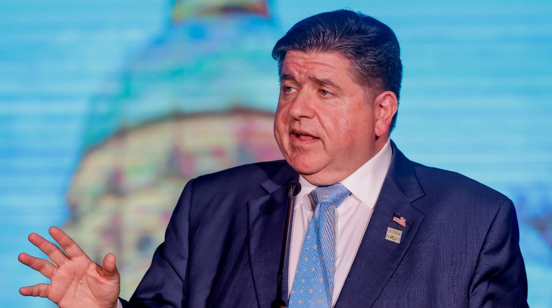 ΗΠΑ: Ο κυβερνήτης του Ιλινόις Τζέι-Μπι Πρίτζκερ κέρδισε 1,4 εκατ. δολάρια στο μπλακ τζακ στο Λας Βέγκας και δήλωσε πως θα τα δωρίσει σε φιλανθρωπικούς σκοπούς.