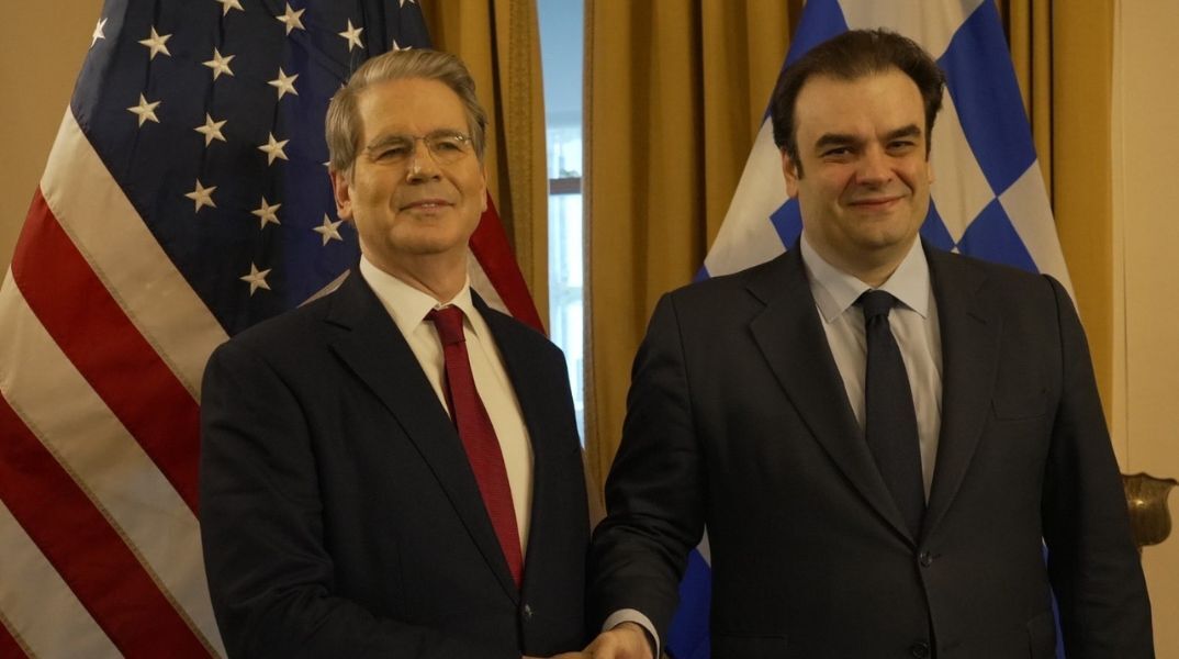 Συνάντηση του Κυριάκου Πιερρακάκη με τον Αμερικανό υπουργό Οικονομικών Σκοτ Μπέσεντ στην Ουάσιγκτον - Συνομιλίες για επενδύσεις, τεχνολογία και ενέργεια