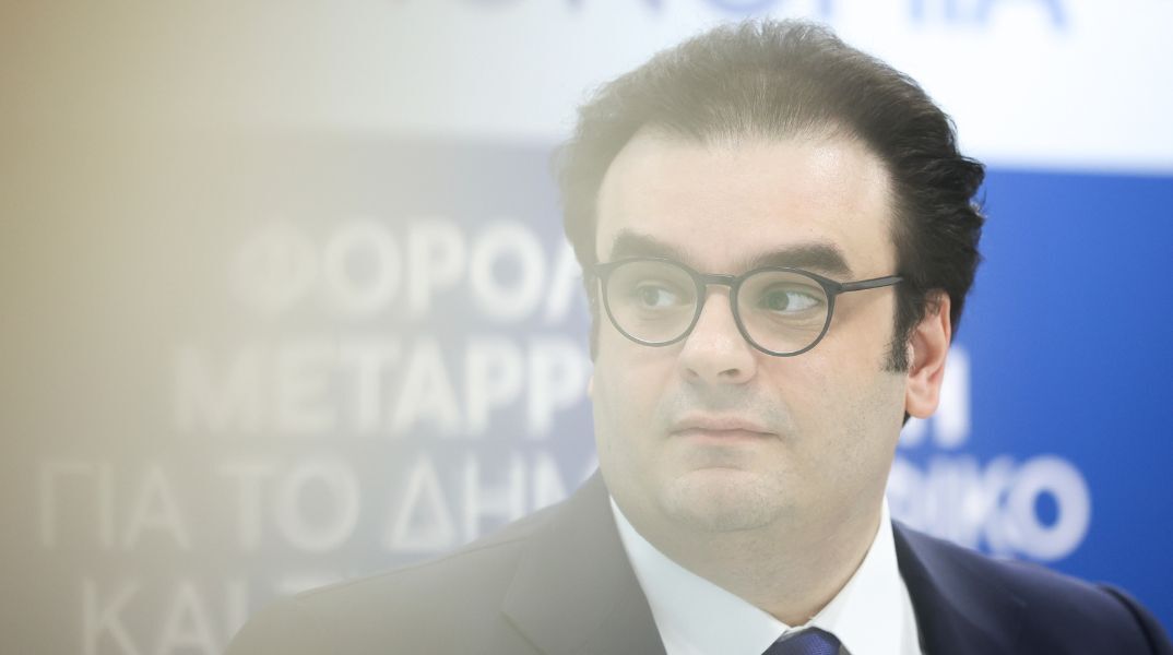 Ο Κυριάκος Πιερρακάκης προβλέπει ταχύτερη ανάπτυξη για την Ελλάδα το 2026 και καλεί την Ευρώπη να ενισχύσει συγχωνεύσεις και επενδύσεις.