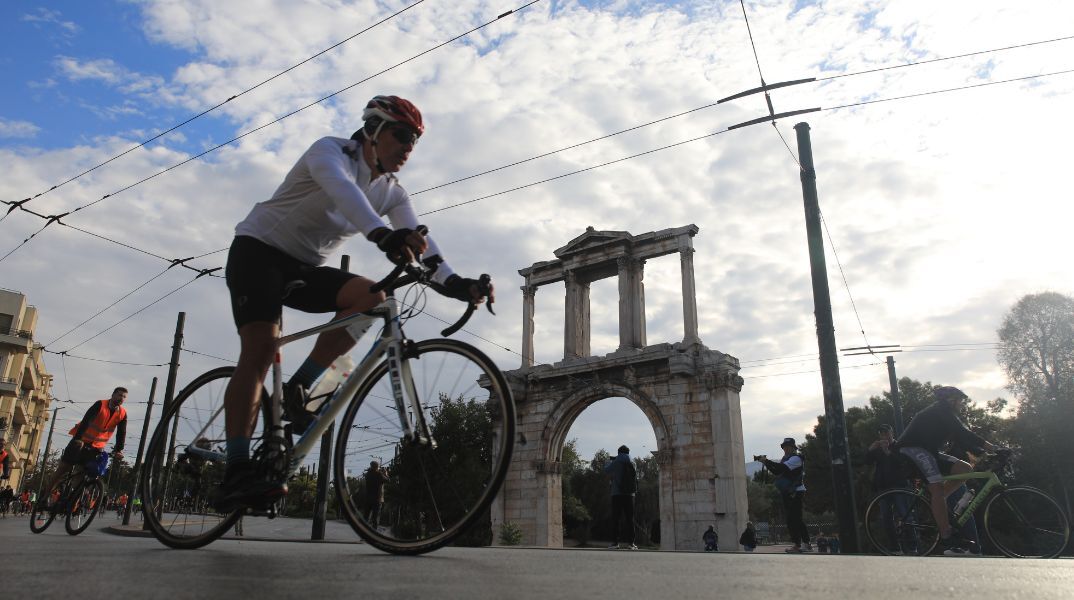 Κυκλοφοριακές ρυθμίσεις την Κυριακή στην Αθήνα - Ποιοι δρόμοι κλείνουν στο κέντρο για τον 29ο Ποδηλατικό Γύρο - Εκκινήσεις από το Σύνταγμα στις 9:30 και 11:00 
