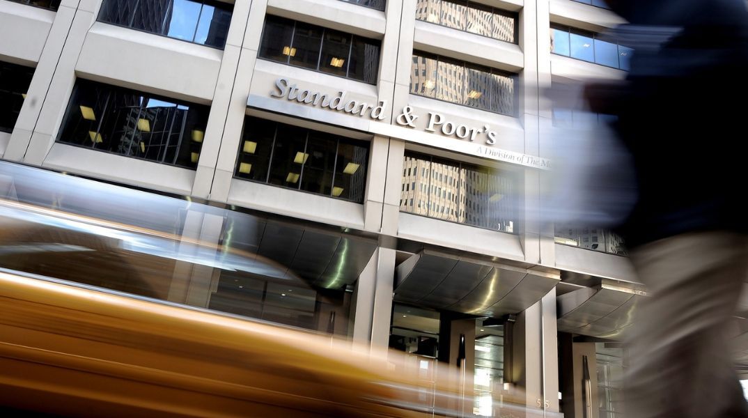 Standard & Poor's: Διατηρεί την Ελλάδα στη βαθμίδα ΒΒΒ με σταθερές προοπτικές, αναγνωρίζοντας ισχυρή οικονομική επίδοση και βιώσιμη ανάπτυξη
