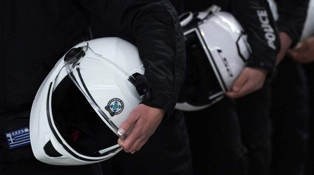 Συνελήφθη στη Θεσσαλονίκη 37χρονη για εμπλοκή σε 2 ληστείες με χρήση σπρέι πιπεριού - Εκκρεμούσε σε βάρος της 5ετής κάθειρξη για ναρκωτικά.