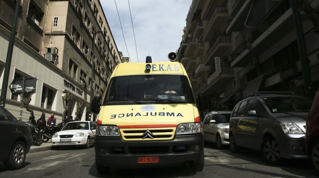 Νέο Ηράκλειο: Πατέρας συνελήφθη αφού η 16χρονη κόρη του λιποθύμησε από το πολύ αλκοόλ - Ο 43χρονος κατηγορείται για έκθεση ανηλίκου