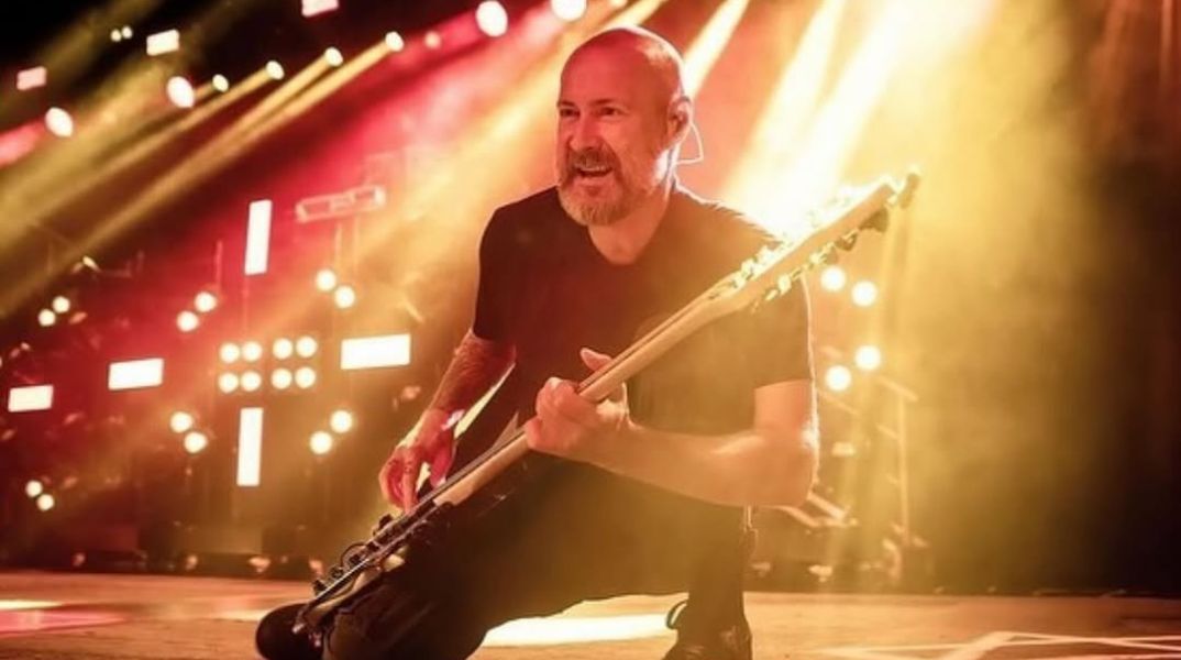 Ο μπασίστας των Limp Bizkit, Σαμ Ρίβερς, πέθανε σε ηλικία 48 ετών - Το συγκρότημα τον αποχαιρέτησε με συγκίνηση - Η αιτία θανάτου παραμένει άγνωστη.