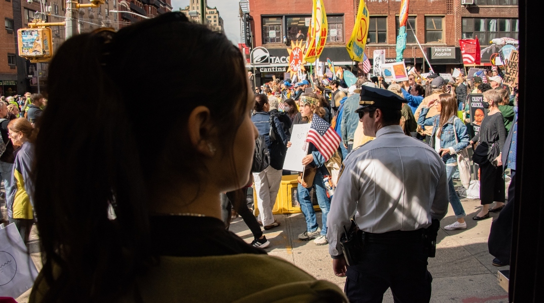 ΗΠΑ: Τι δείχνουν οι διαδηλώσεις για την πορεία της προεδρίας Τραμπ;