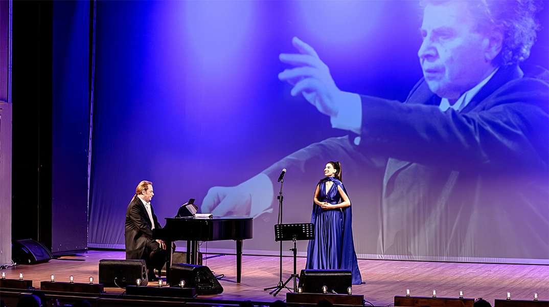 Στέφανος Κορκολής - Σοφία Μανουσάκη για τον Μίκη στο Μέγαρο Μουσικής Αθηνών