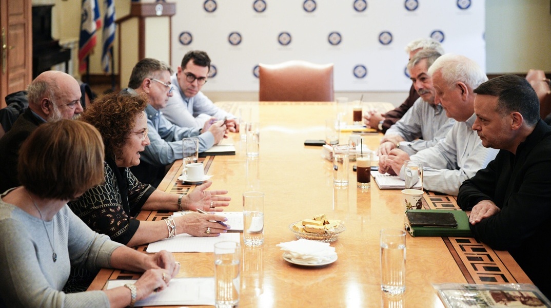 Ο Δ. Αθηναίων τιμά τον Μανώλη Γλέζο δημιουργώντας έναν Πολυχώρο Μνήμης και Δράσης