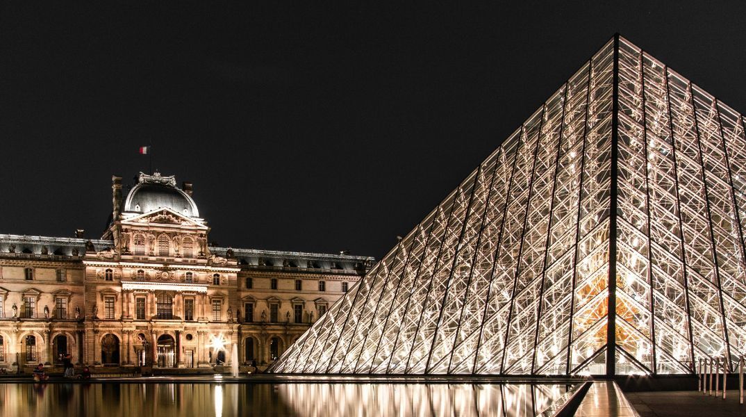 Δέκα ταινίες και μια σειρά που θα σου θυμίσουν τη ληστεία στο Λούβρο