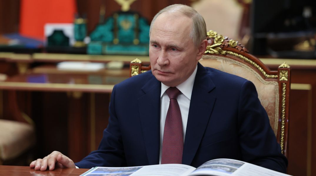 Η Πολωνία δηλώνει πως θα συλλάβει τον Βλαντίμιρ Πούτιν αν περάσει από τον εναέριο χώρο της για τη σύνοδο με τον Ντόναλντ Τραμπ στην Ουγγαρία.