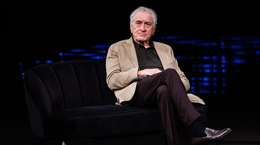 Ο Ρόμπερτ Ντε Νίρο καλεί τους Αμερικανούς να συνεχίσουν τις διαδηλώσεις No Kings - Κατηγορεί τον «νταή» Ντόναλντ Τραμπ ότι επιδιώκει να παραμείνει στην εξουσία