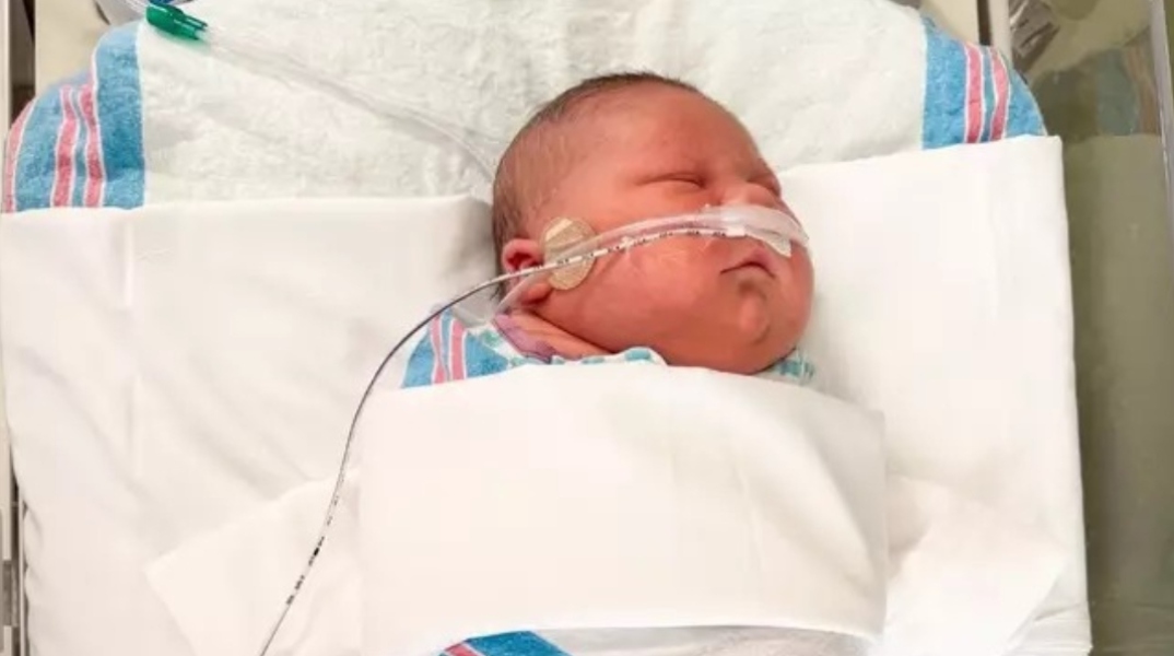 Το μεγάλο μωρό ενός ζευγαριού από το Τενεσί έγινε σημείο αναφοράς στην πολιτεία