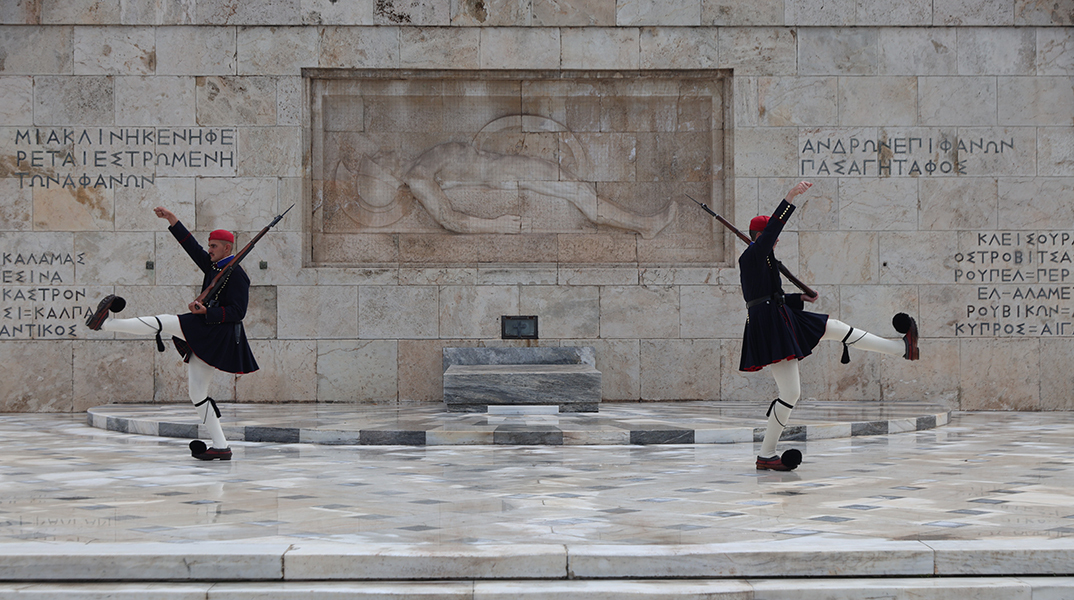 Μνημείο Αγνώστου Στρατιώτη: Ο λαός έχει πάντα δίκιο;