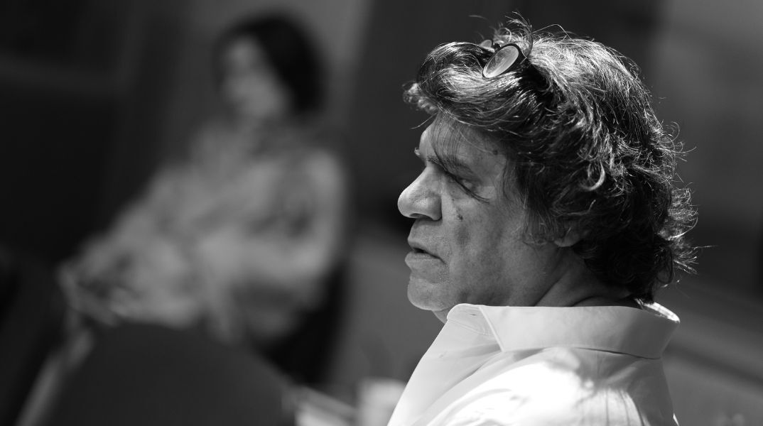 Νίκος Ξυδάκης: Ένας εικαστικός συνθέτης, ένας άνθρωπος μεταξωτός