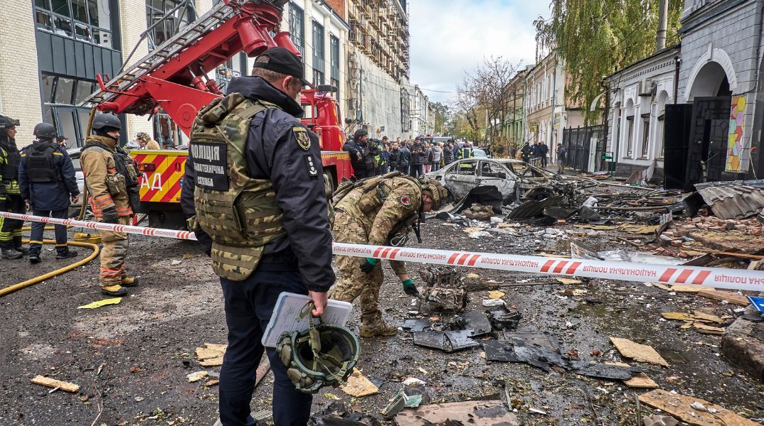 Ουκρανία: Τουλάχιστον επτά νεκροί, ανάμεσά τους δύο παιδιά, από σφοδρές ρωσικές επιθέσεις σε Κίεβο και Χάρκοβο, ώρες μετά την αναβολή συνομιλιών Τραμπ-Πούτιν