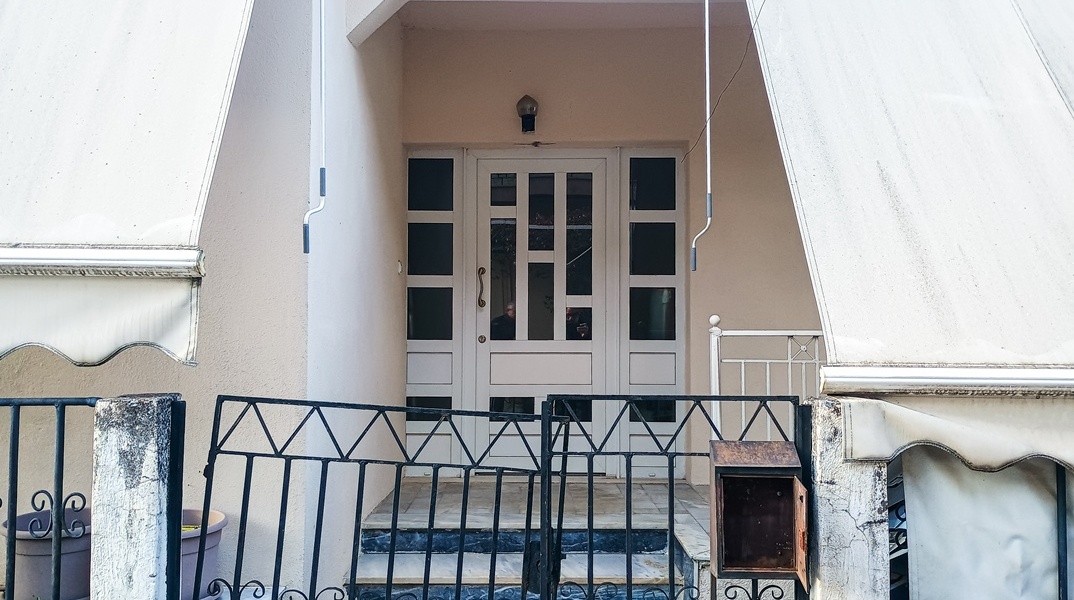 Το σπίτι όπου έγινε η δολοφονία στα Τρίκαλα