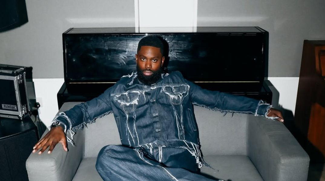 Ο ράπερ Ghetts αντιμετωπίζει κατηγορίες μετά τον θάνατο ενός άνδρα σε τροχαίο με εγκατάλειψη στο βορειοανατολικό Λονδίνο.