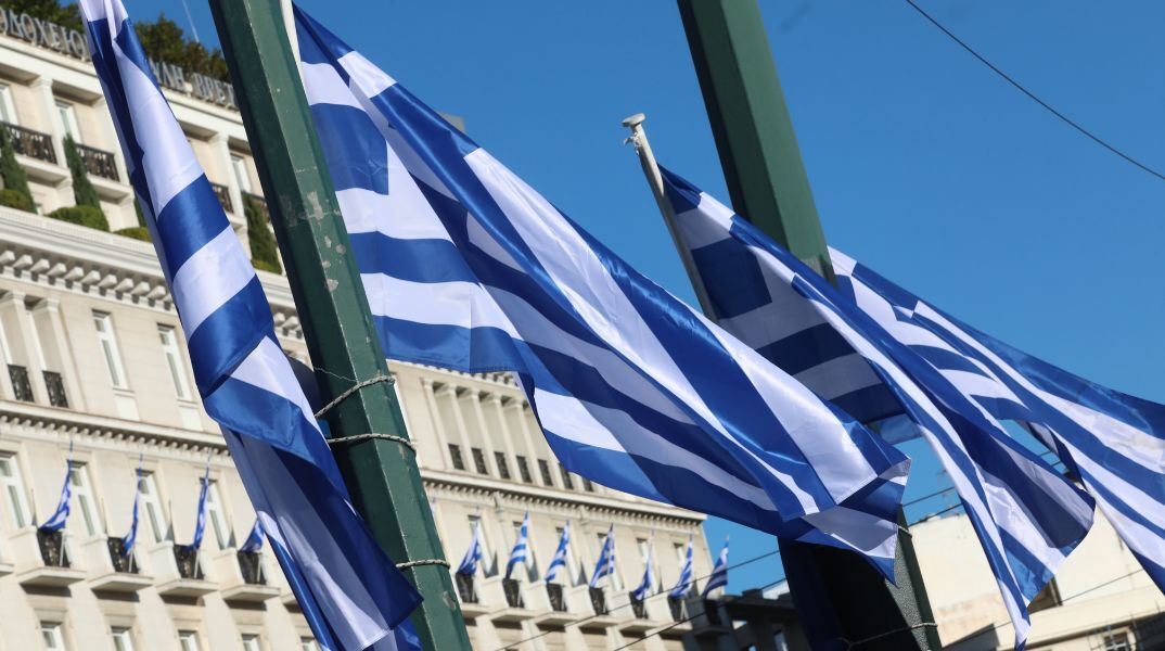 Αλλαγές στα δρομολόγια μετρό, τραμ και λεωφορείων λόγω των εορτασμών της 28ης Οκτωβρίου - Κλειστός ο σταθμός Συντάγματος από τις 08:00.