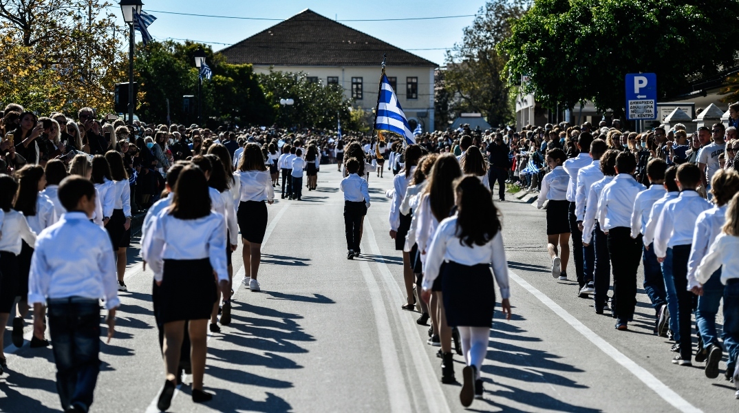 Κακώς παρελαύνουμε κάθε 28η Οκτωβρίου