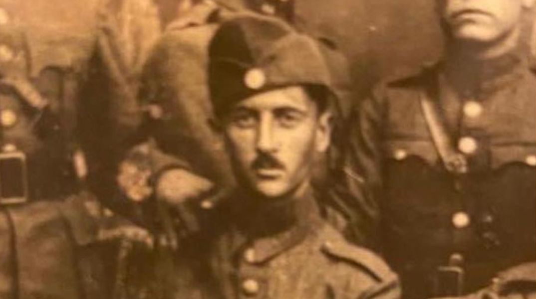 Ο Κωστής Χατζηδάκης τίμησε την 28η Οκτωβρίου με ανάρτηση για τον πατέρα του, Γιάννη Χατζηδάκη, που πολέμησε και τραυματίστηκε στη Βόρεια Ήπειρο.