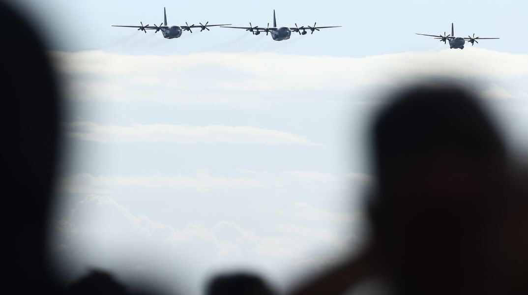 Live εικόνα από τη στρατιωτική παρέλαση για την 28η Οκτωβρίου στη Θεσσαλονίκη - Drones, anti-drones και όπλα τεχνητής νοημοσύνης «κλέβουν» την παράσταση