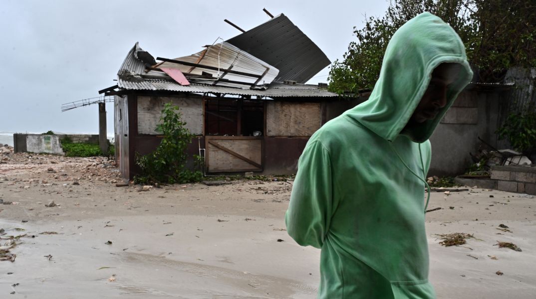 Τρεις νεκροί στην Τζαμάικα από τον τυφώνα Μελίσα - Ο ισχυρότερος στην ιστορία του νησιού, απειλεί με καταστροφές και πλημμύρες