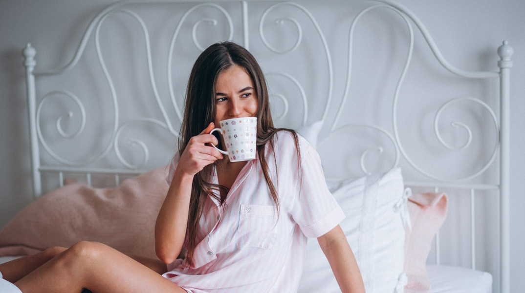 Είναι καλό να πίνεις καφέ με άδειο στομάχι; Οι ειδικοί απαντούν